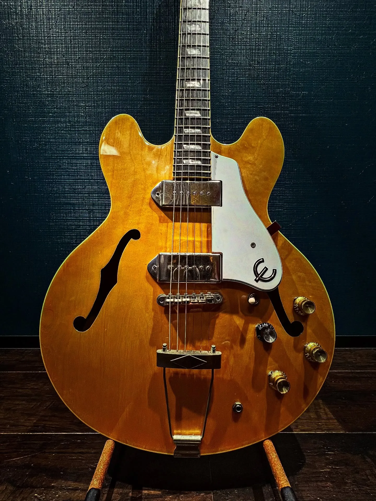 Epiphone Casino natural 入荷✨